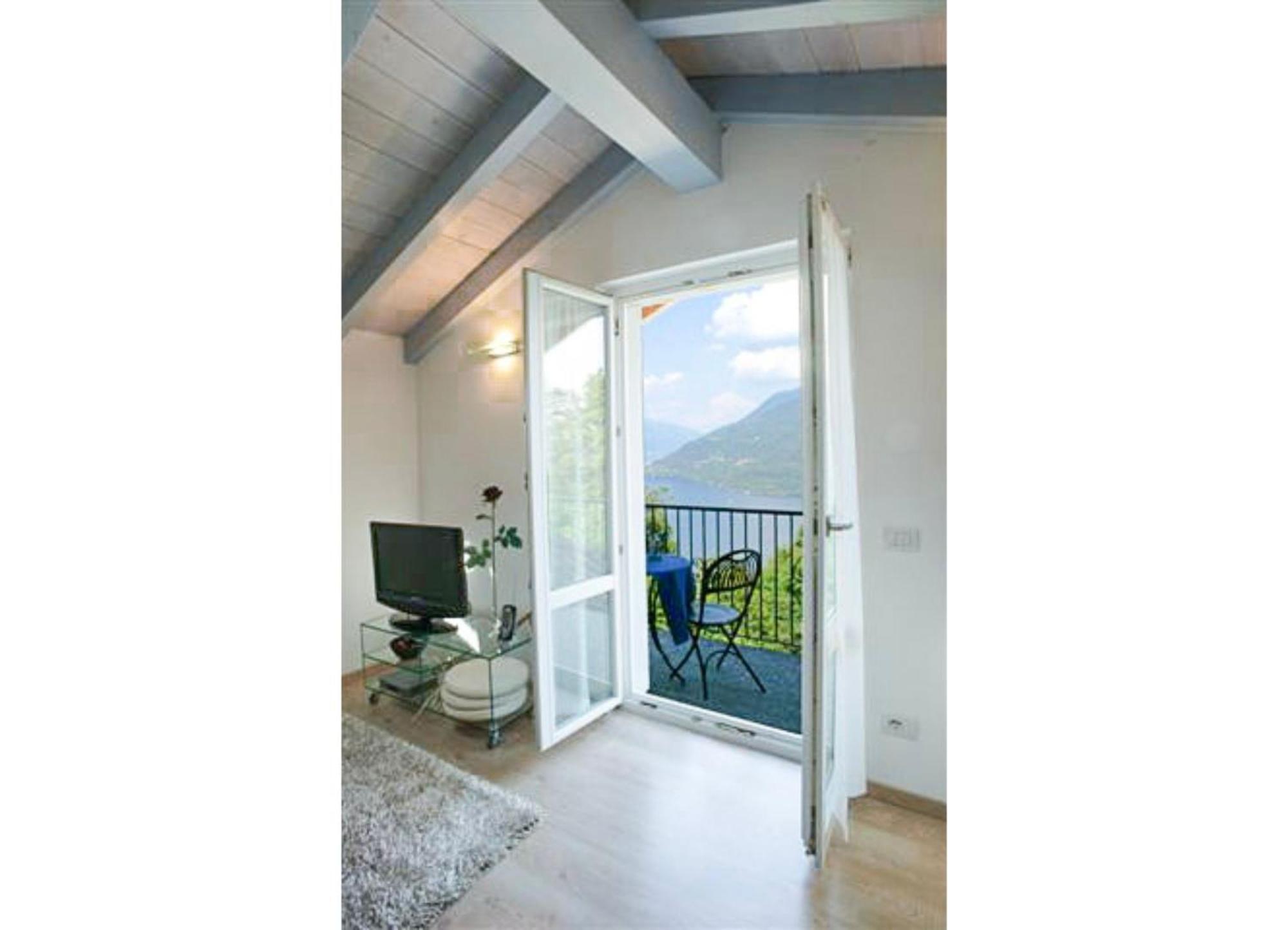 Casa Erica Apartment Канобио Екстериор снимка